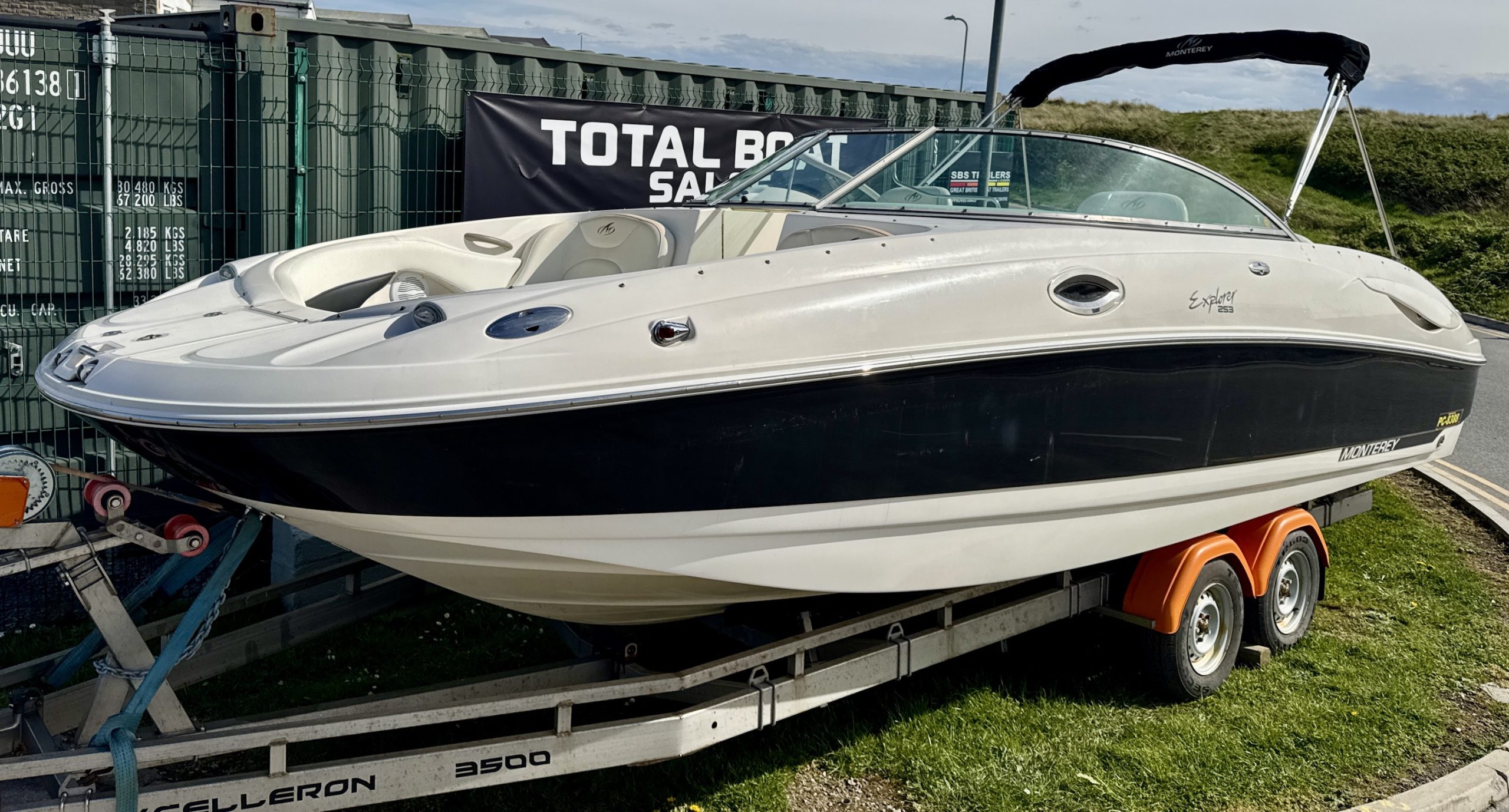 Monterey 253 Explorer Bowrider + MerCruiser 350 MAG